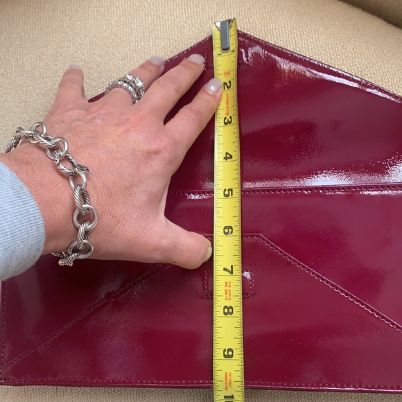 TORY BURCH PATENT CLUTCH! - Picture 10 of 12